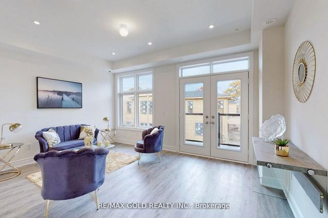 4 - 2a Muir Ave, House attached with 3 bedrooms, 3 bathrooms and 2 parking in Toronto ON | Image 7