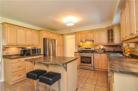 975 Lavender Crt, House detached with 3 bedrooms, 3 bathrooms and 6 parking in Oshawa ON | Image 6