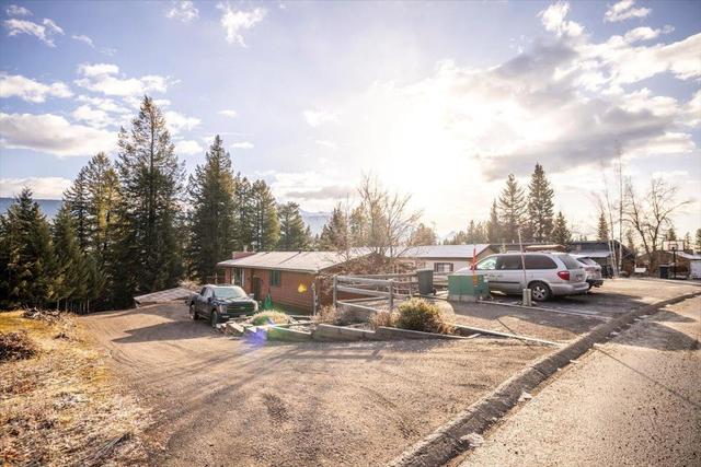 50 Cariboo Drive, House detached with 5 bedrooms, 3 bathrooms and 4 parking in Elkford BC | Image 32