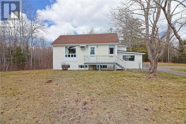 6769 - 101 Route, House detached with 3 bedrooms, 1 bathrooms and null parking in Petersville NB | Image 2