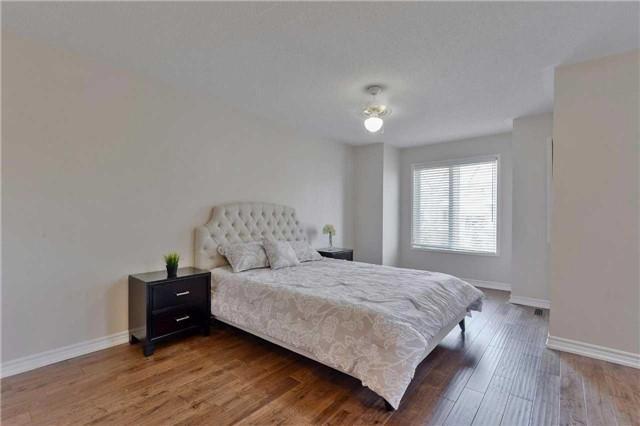 39 Kelso Cres, House attached with 3 bedrooms, 3 bathrooms and 3 parking in Vaughan ON | Image 9