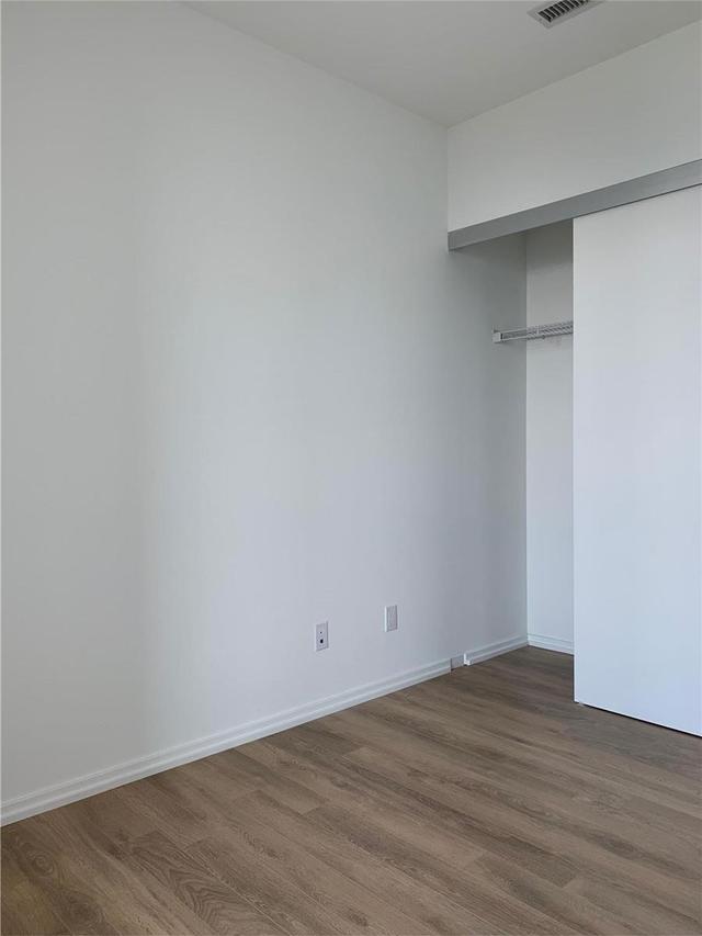3608 - 197 Yonge St, Condo with 3 bedrooms, 2 bathrooms and 1 parking in Toronto ON | Image 3