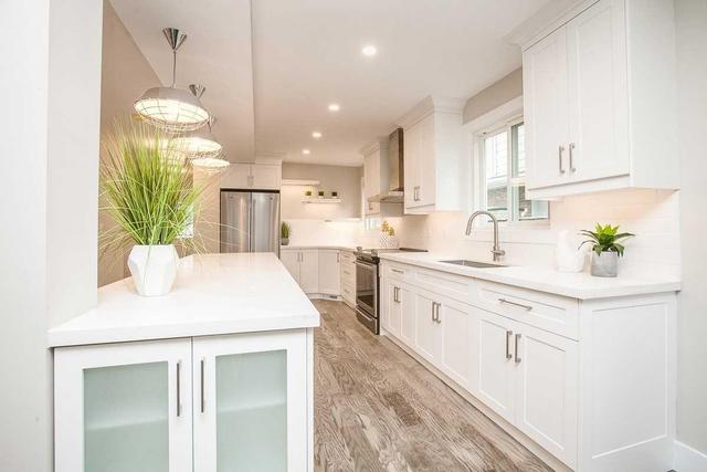 119 Deanscroft Sq, House detached with 4 bedrooms, 3 bathrooms and 4 parking in Toronto ON | Image 5