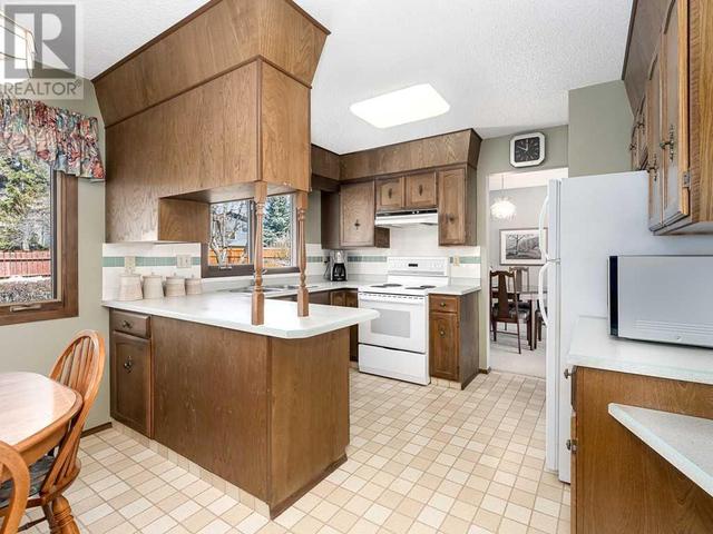 5861 Dalcastle Drive Nw, House detached with 4 bedrooms, 2 bathrooms and 4 parking in Calgary AB | Image 14