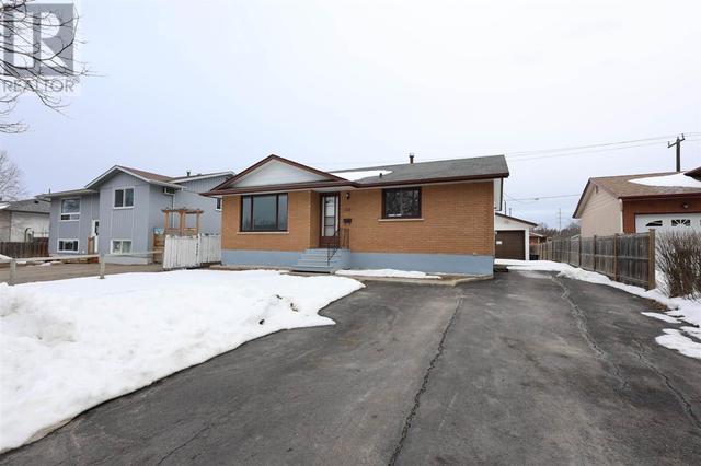 135 Bayberry Cres, House detached with 4 bedrooms, 2 bathrooms and null parking in Thunder Bay ON | Image 40