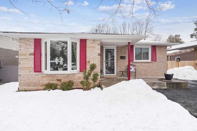129 Mccraney St W, House detached with 3 bedrooms, 2 bathrooms and 3 parking in Oakville ON | Image 12