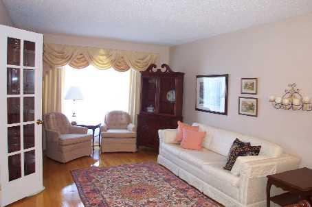 3657 Colonial Dr, House detached with 4 bedrooms, 4 bathrooms and 6 parking in Mississauga ON | Image 2