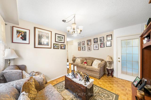 471b Northcliffe Blvd, House semidetached with 3 bedrooms, 3 bathrooms and 3 parking in Toronto ON | Image 8