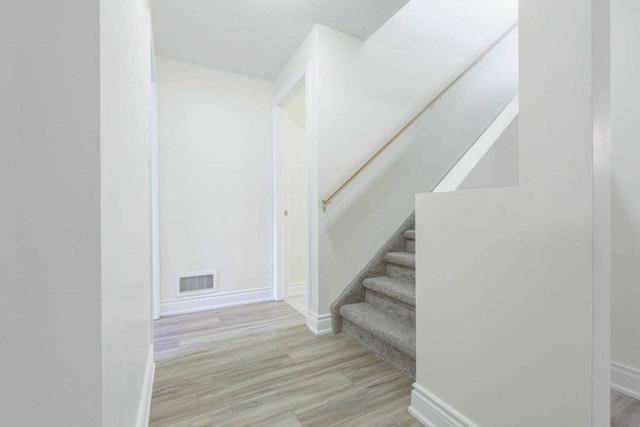 6 - 25 Cobden Crt, Townhouse with 2 bedrooms, 2 bathrooms and 2 parking in Brantford ON | Image 22