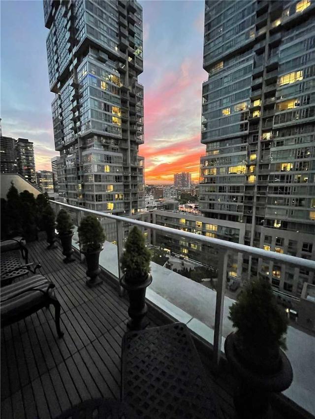 uph14 - 21 Nelson St, Condo with 1 bedrooms, 2 bathrooms and 2 parking in Toronto ON | Image 30