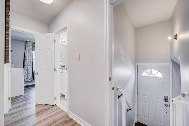18 Hagersville Crt, House detached with 3 bedrooms, 2 bathrooms and 8 parking in Toronto ON | Image 5
