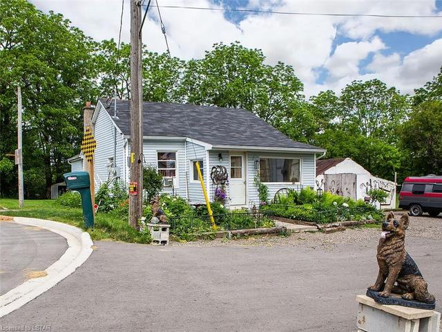 6 Pearl Street W, House detached with 2 bedrooms, 1 bathrooms and 12 parking in St. Thomas ON | Image 3