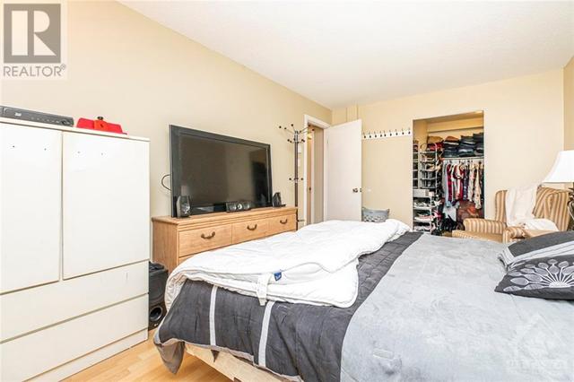 1589 St Bernard Street Unit#301, Condo with 2 bedrooms, 1 bathrooms and 1 parking in Ottawa ON | Card Image