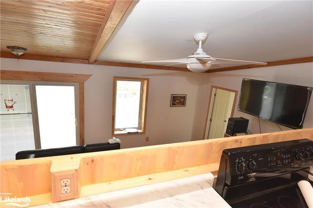 406 Penetanguishene Road, House detached with 4 bedrooms, 3 bathrooms and 21 parking in Springwater ON | Image 24