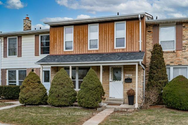 8 - 2260 Upper Middle Rd, Townhouse with 3 bedrooms, 4 bathrooms and 2 parking in Burlington ON | Image 1