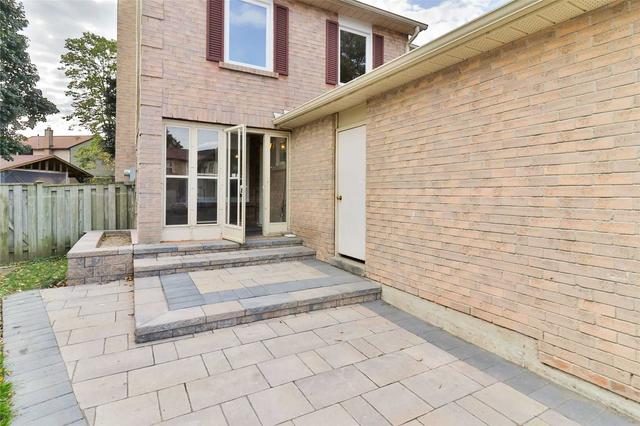 52 Scarfair Ptwy N, House detached with 3 bedrooms, 4 bathrooms and 3 parking in Toronto ON | Image 36
