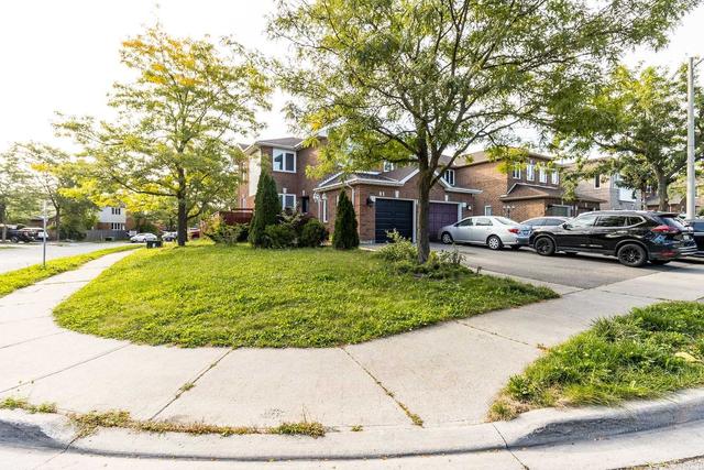 81 Townley Cres, House semidetached with 3 bedrooms, 3 bathrooms and 4 parking in Brampton ON | Image 12