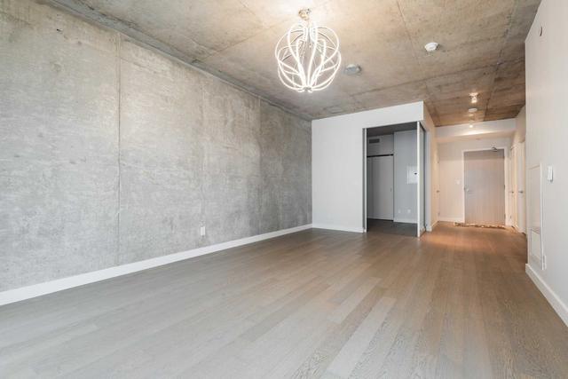 1010 - 111 Bathurst St, Condo with 2 bedrooms, 1 bathrooms and 1 parking in Toronto ON | Image 16