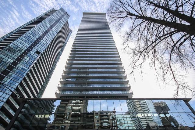 3905 - 33 Charles St E, Condo with 2 bedrooms, 2 bathrooms and 1 parking in Toronto ON | Image 1