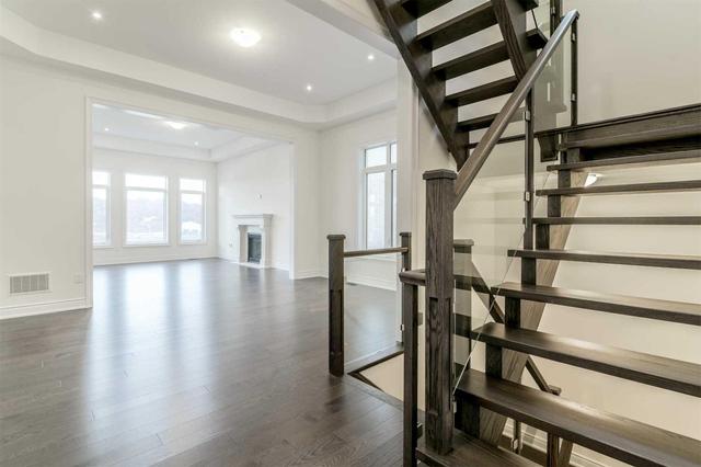 85 Threshing Mill Blvd, House detached with 4 bedrooms, 5 bathrooms and 2 parking in Oakville ON | Image 3