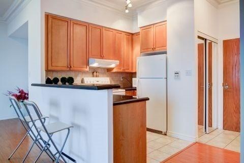 Uph09 - 7 Lorraine Dr N, Condo with 3 bedrooms, 2 bathrooms and 1 parking in Toronto ON | Image 3