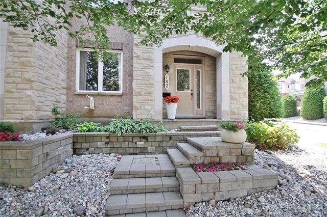 182 Lanark Avenue, Townhouse with 3 bedrooms, 3 bathrooms and 4 parking in Ottawa ON | Image 1