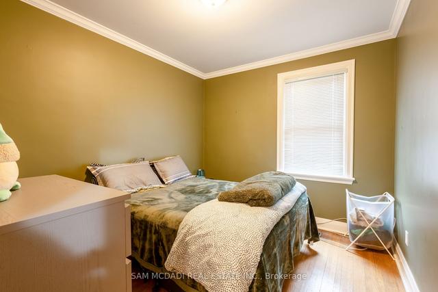 796 Garth St, House detached with 2 bedrooms, 2 bathrooms and 5 parking in Hamilton ON | Image 4
