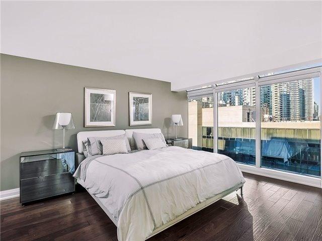 ph01 - 251 Queens Quay W, Condo with 3 bedrooms, 4 bathrooms and 2 parking in Toronto ON | Image 4