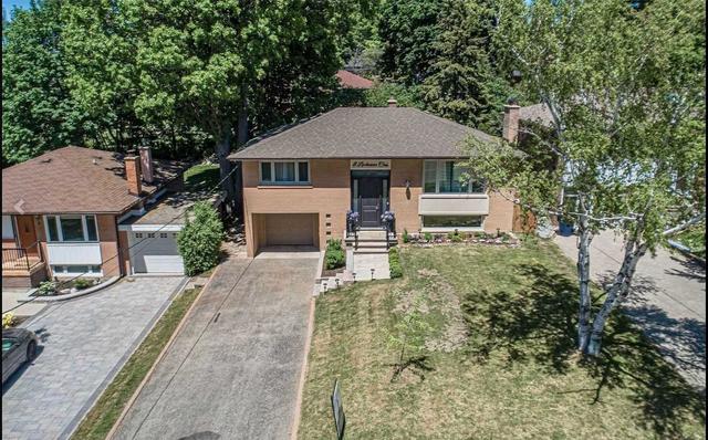 8 Lochinvar Cres, House detached with 3 bedrooms, 3 bathrooms and 5 parking in Toronto ON | Image 4