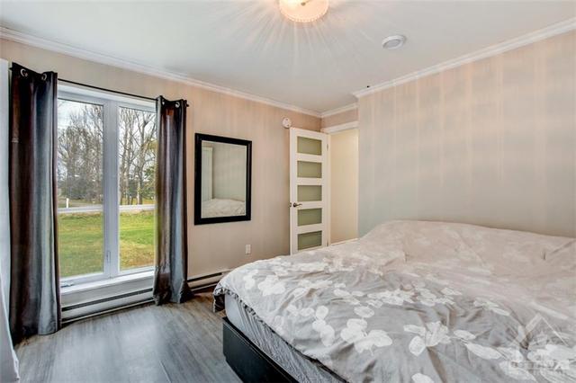 880 Concession 1 Road, House detached with 2 bedrooms, 1 bathrooms and 8 parking in Alfred and Plantagenet ON | Image 18