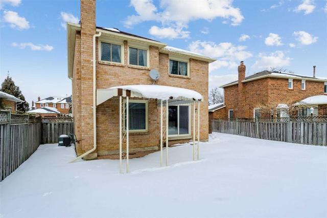 31 Norfolk Ave, House detached with 3 bedrooms, 4 bathrooms and 4 parking in Brampton ON | Image 33