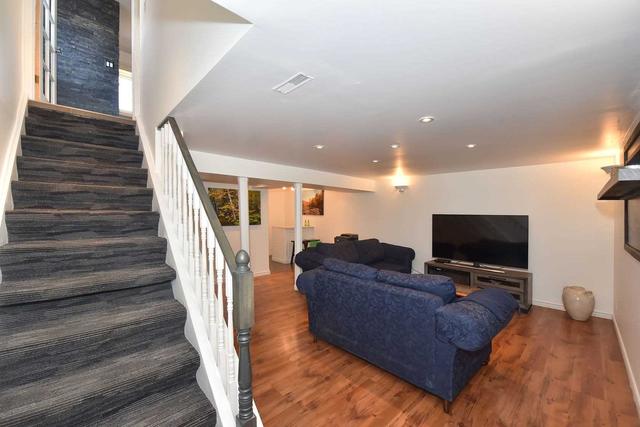 954 Blairholm Ave, House semidetached with 3 bedrooms, 2 bathrooms and 2 parking in Mississauga ON | Image 24