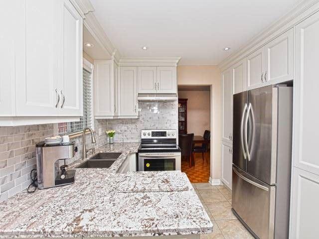 43 Marchbank Cres, House detached with 3 bedrooms, 3 bathrooms and 4 parking in Brampton ON | Image 9
