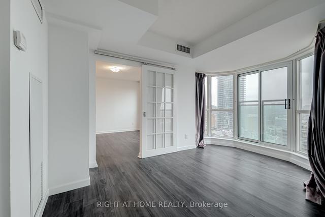 2303 - 8 Park Rd, Condo with 1 bedrooms, 1 bathrooms and 0 parking in Toronto ON | Image 5