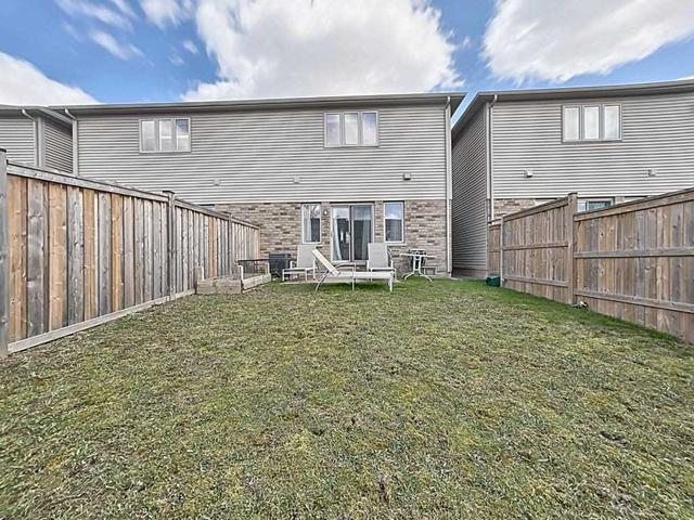 39 Sexton Cres, House attached with 3 bedrooms, 3 bathrooms and 3 parking in Hamilton ON | Image 15
