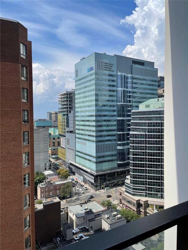 1812 - 20 Edward St, Condo with 2 bedrooms, 1 bathrooms and 1 parking in Toronto ON | Image 2