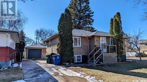 443 R Avenue N, House detached with 3 bedrooms, 2 bathrooms and null parking in Saskatoon SK | Card Image
