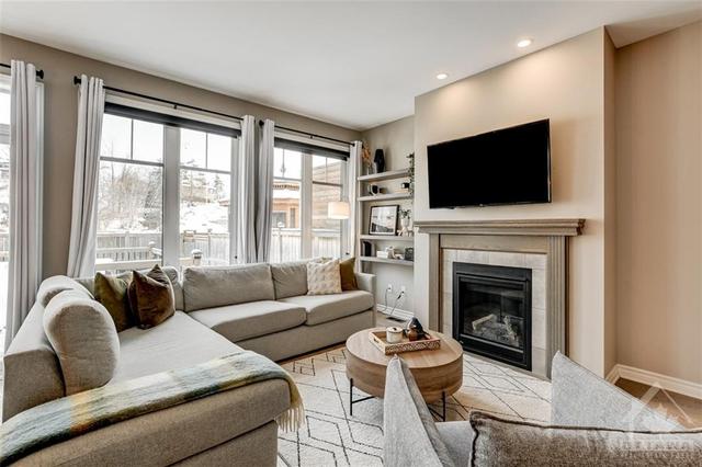669 Cartographe Street, Townhouse with 3 bedrooms, 3 bathrooms and 3 parking in Ottawa ON | Image 5