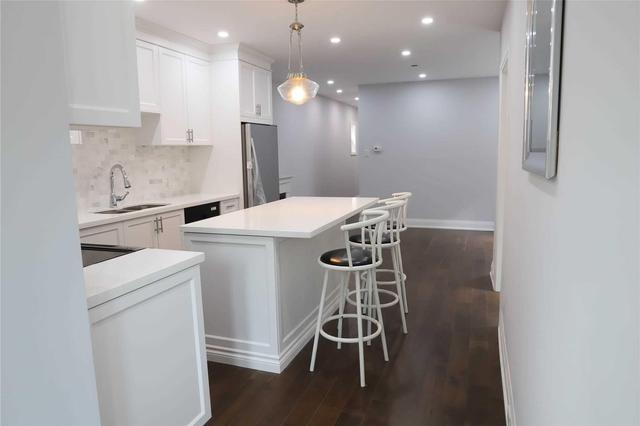 532 Jane St, House detached with 2 bedrooms, 2 bathrooms and 3 parking in Toronto ON | Image 12