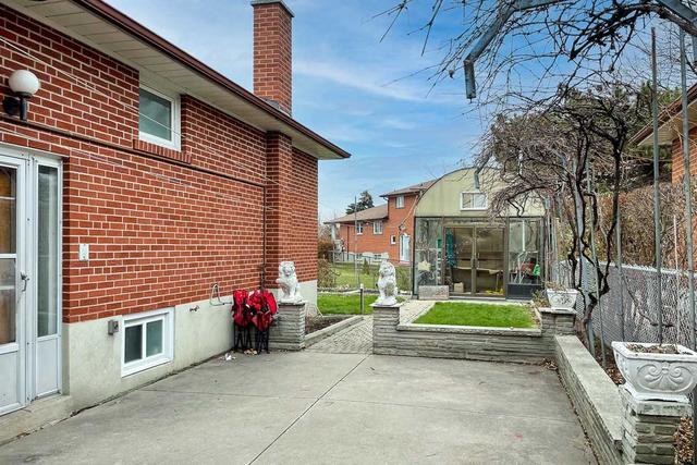 73 Blacksmith Cres, House detached with 3 bedrooms, 2 bathrooms and 4 parking in Toronto ON | Image 25