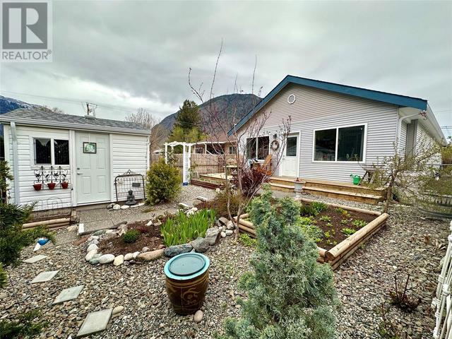 521 - 10th Avenue Unit# 1, House detached with 2 bedrooms, 2 bathrooms and 6 parking in Keremeos BC | Image 34
