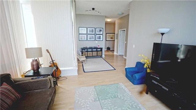 Lph3 - 220 Burhamthorpe Rd W, Condo with 2 bedrooms, 2 bathrooms and 1 parking in Mississauga ON | Image 2