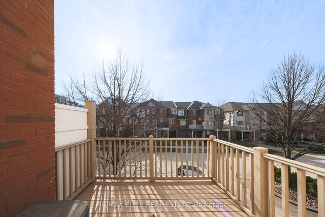 3035 Dewridge Ave, House attached with 2 bedrooms, 2 bathrooms and 3 parking in Oakville ON | Image 3