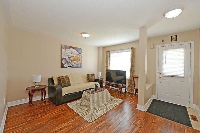 104 Tianalee Cres, House attached with 3 bedrooms, 4 bathrooms and 3 parking in Brampton ON | Image 2