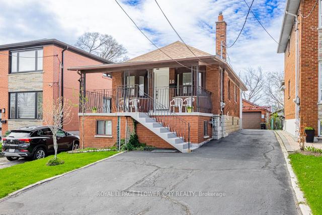 10 Spears St, House detached with 3 bedrooms, 2 bathrooms and 7 parking in Toronto ON | Image 23
