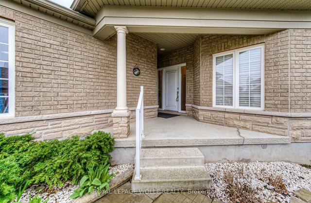 811 Creekside Dr, House detached with 2 bedrooms, 3 bathrooms and 4 parking in Waterloo ON | Image 23