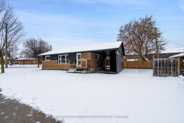 183 Sekura St, House detached with 3 bedrooms, 1 bathrooms and 4 parking in Cambridge ON | Image 1