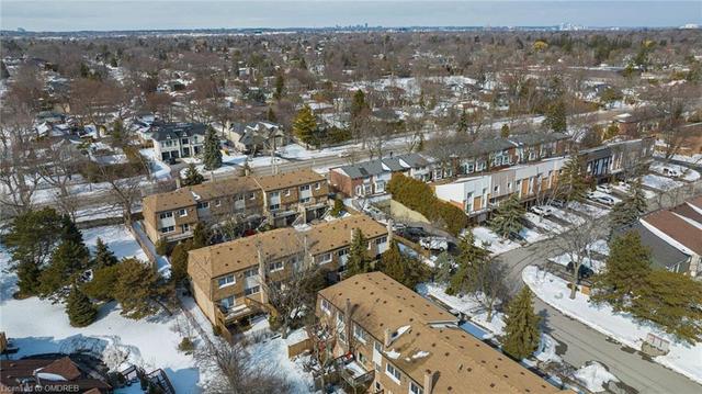1 - 90 Sarah Lane, House attached with 3 bedrooms, 2 bathrooms and 2 parking in Oakville ON | Image 25
