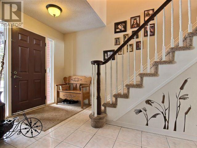 25 Spindle Way, House detached with 4 bedrooms, 4 bathrooms and 4 parking in Ottawa ON | Image 2