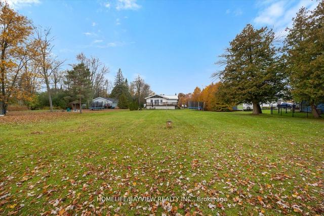 206 Lakeshore Dr E, House detached with 3 bedrooms, 1 bathrooms and 6 parking in Kawartha Lakes ON | Image 25